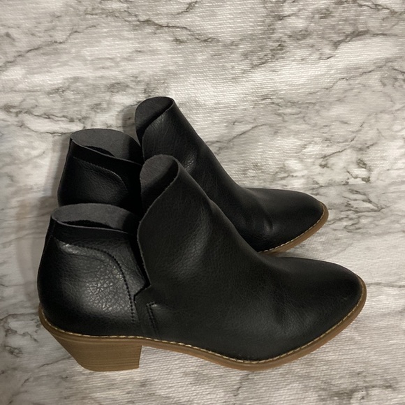 Universal thread booties ,size 10 - Picture 3 of 6